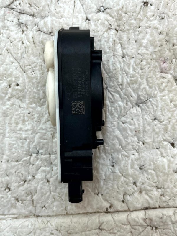 BMW 5 Series G30 Radiator Active Grille Actuator Motor 5811R1001 Genuine 3 BMW 5 Series G30 Radiator Active Grille Actuator Motor 5811R1001 Genuine 178503049870 4