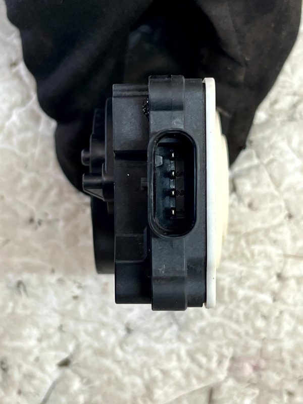 BMW 5 Series G30 Radiator Active Grille Actuator Motor 5811R1001 Genuine 5 BMW 5 Series G30 Radiator Active Grille Actuator Motor 5811R1001 Genuine 178503049870 6