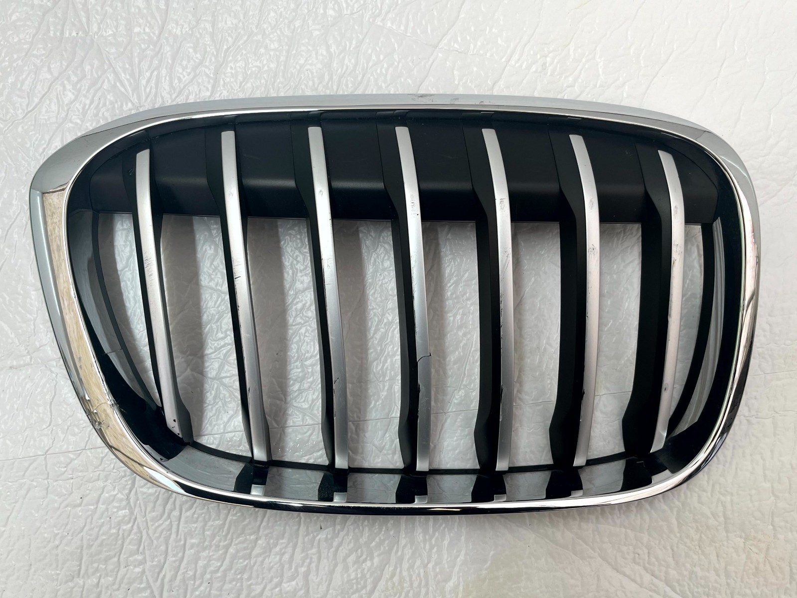 BMW X1 F48 Front Right Side Kidney Grille 2015 TO 2019 7354824 Genuine *DAMAGED*
