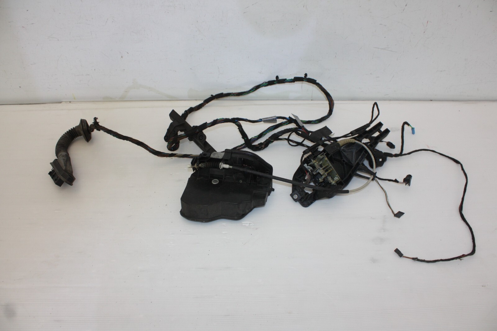 BMW X5 E70 Rear Right Exterior Door Handle carrier with loom 2007 -2013 7184662