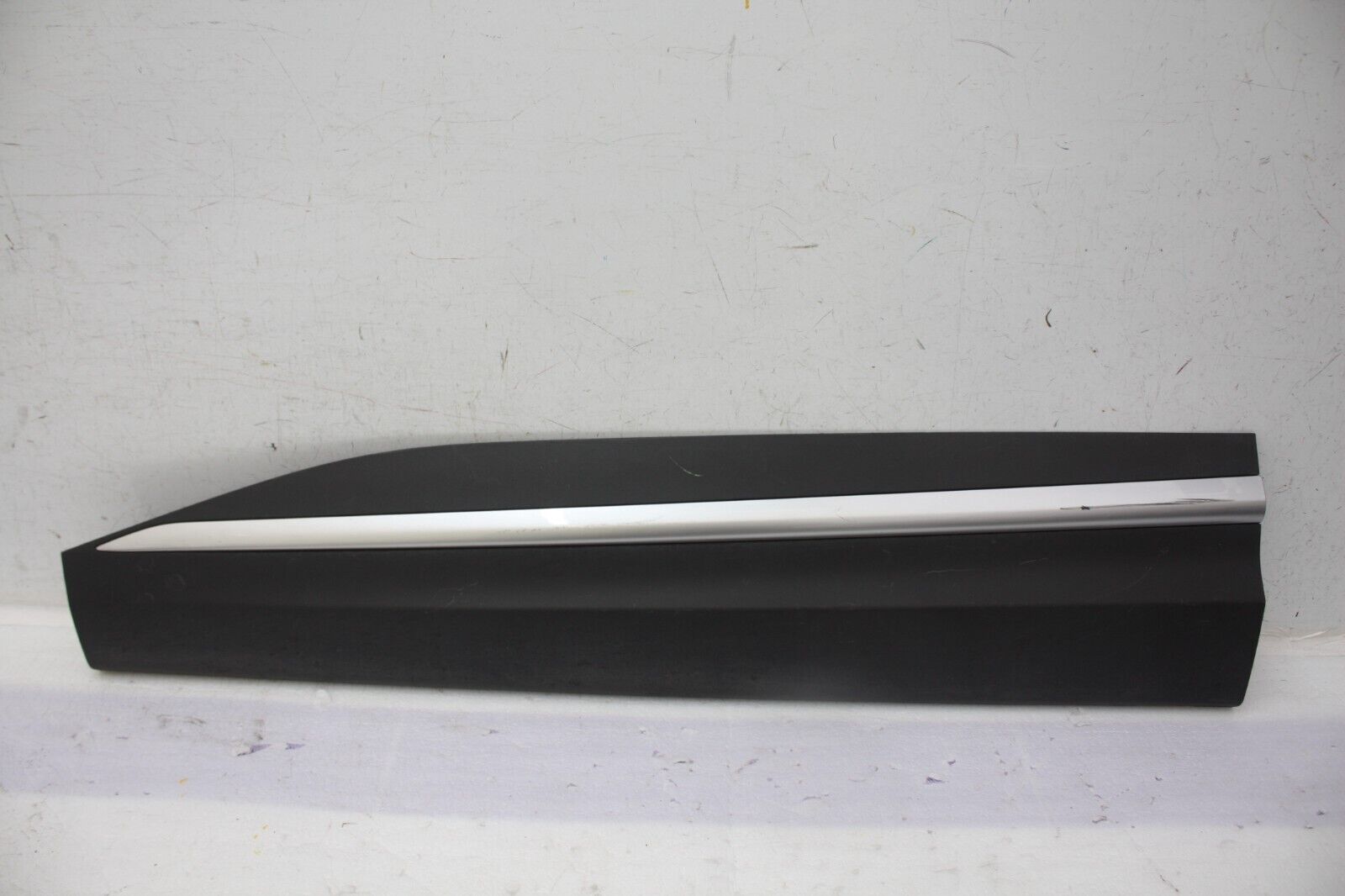 Kia Sportage Front Left Door Moulding 2022 ON 87721-R2000 Genuine