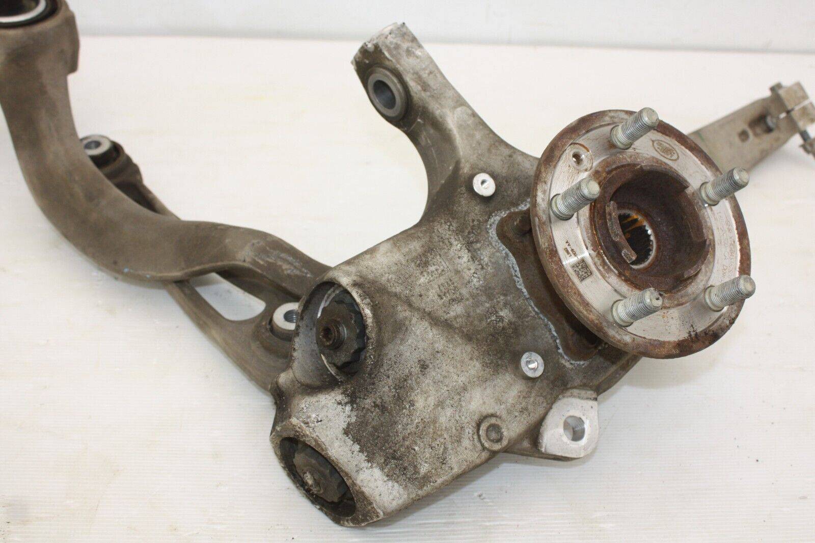 Land-Rover-Discovery-5-Front-left-Hub-steering-knuckle-spindle-MY42-3K186-AC-175613085990-16