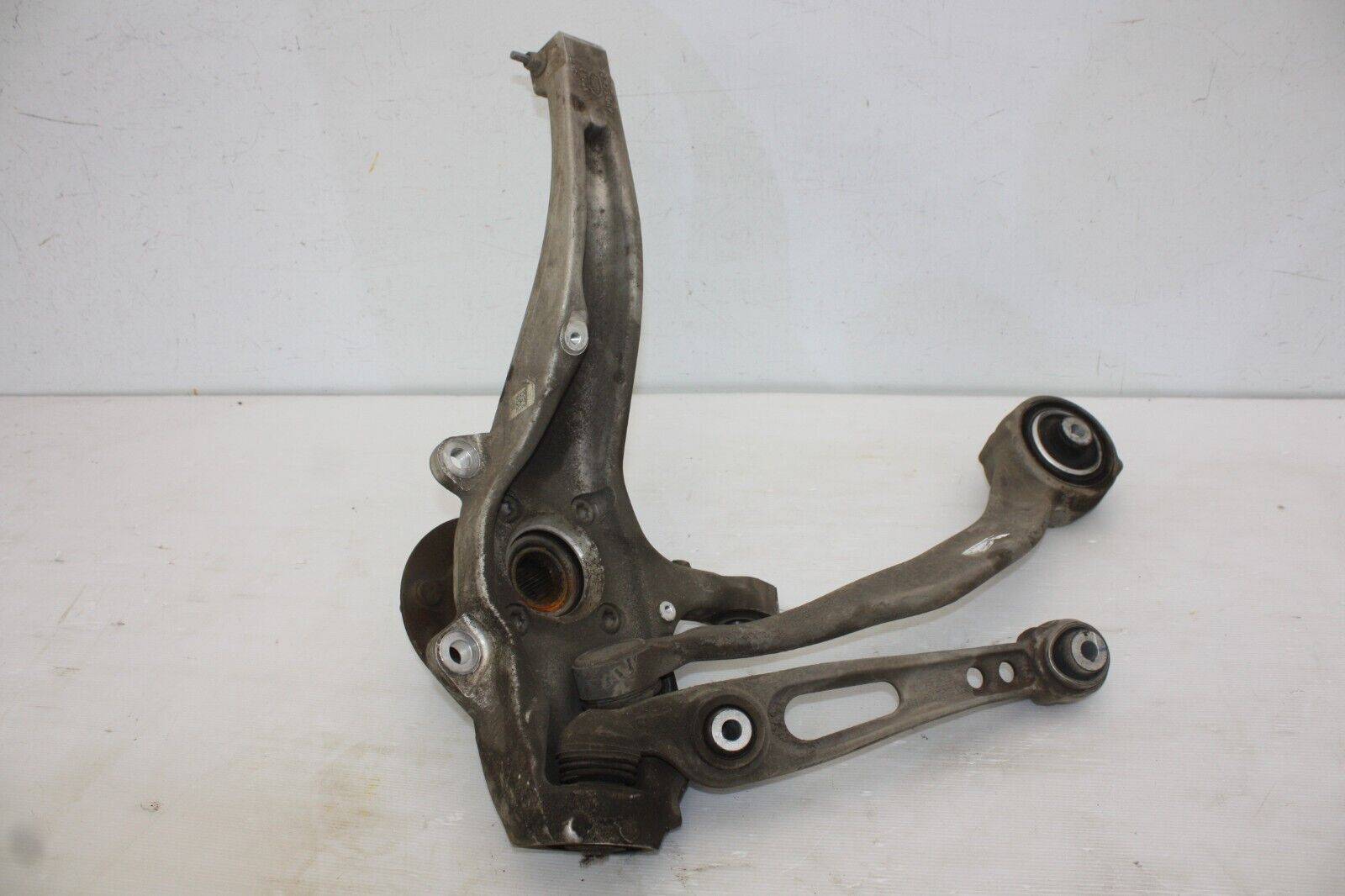 Land-Rover-Discovery-5-Front-left-Hub-steering-knuckle-spindle-MY42-3K186-AC-175613085990