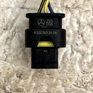 Mercedes C-Class W205 PDC Parking Sensor Loom Plug Connector A0225452426 Genuine - Image 3