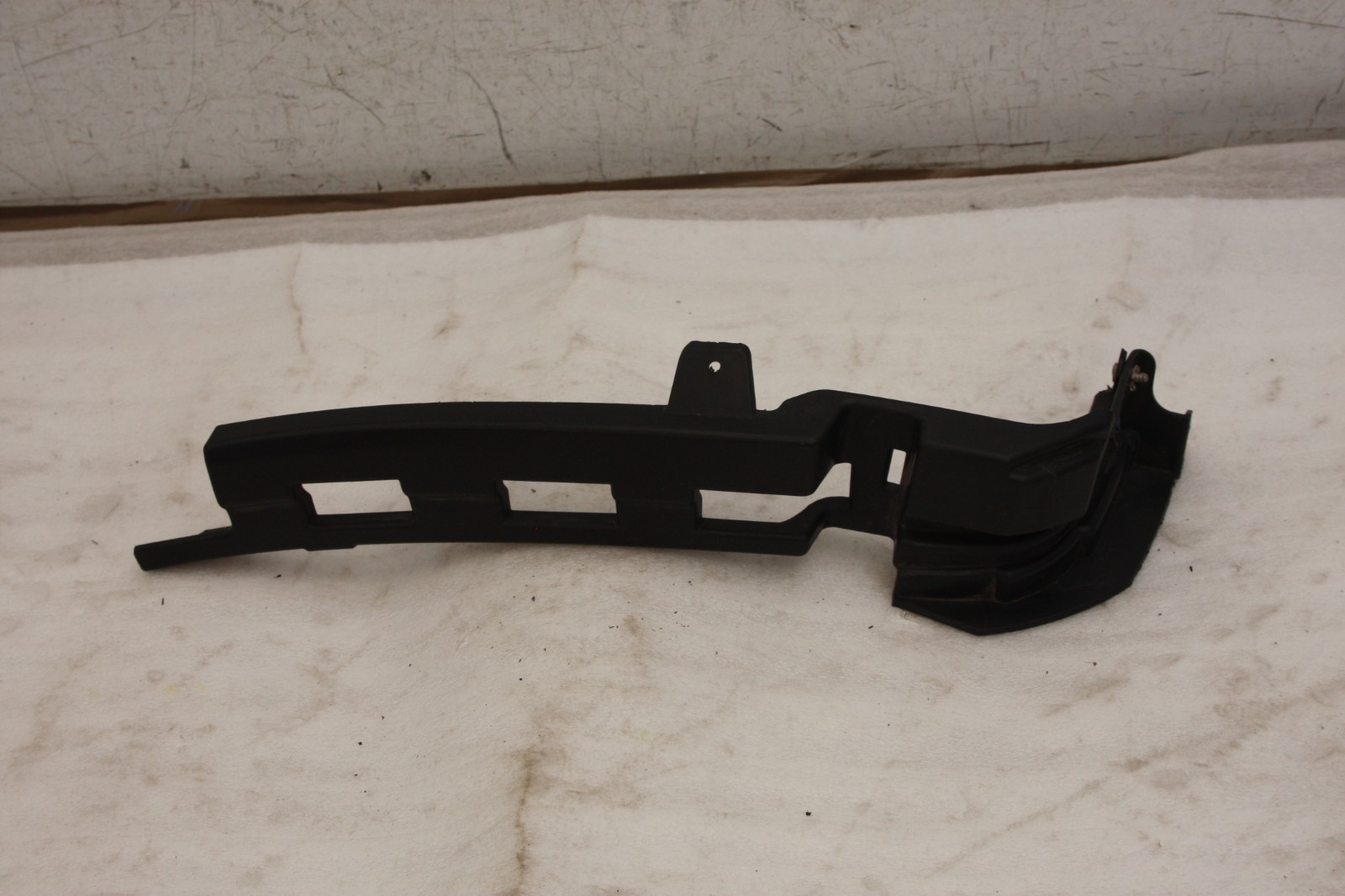 Mercedes GLA X156 Front Bumper Left Bracket 2014 TO 2017 A1568851721 Genuine