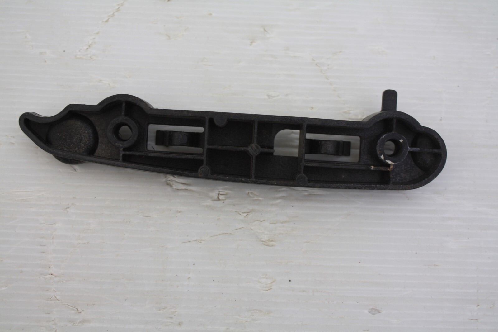 Range Rover Evoque L538 Front Bumper Right Fixing Bracket 2011 TO 2015 Genuine