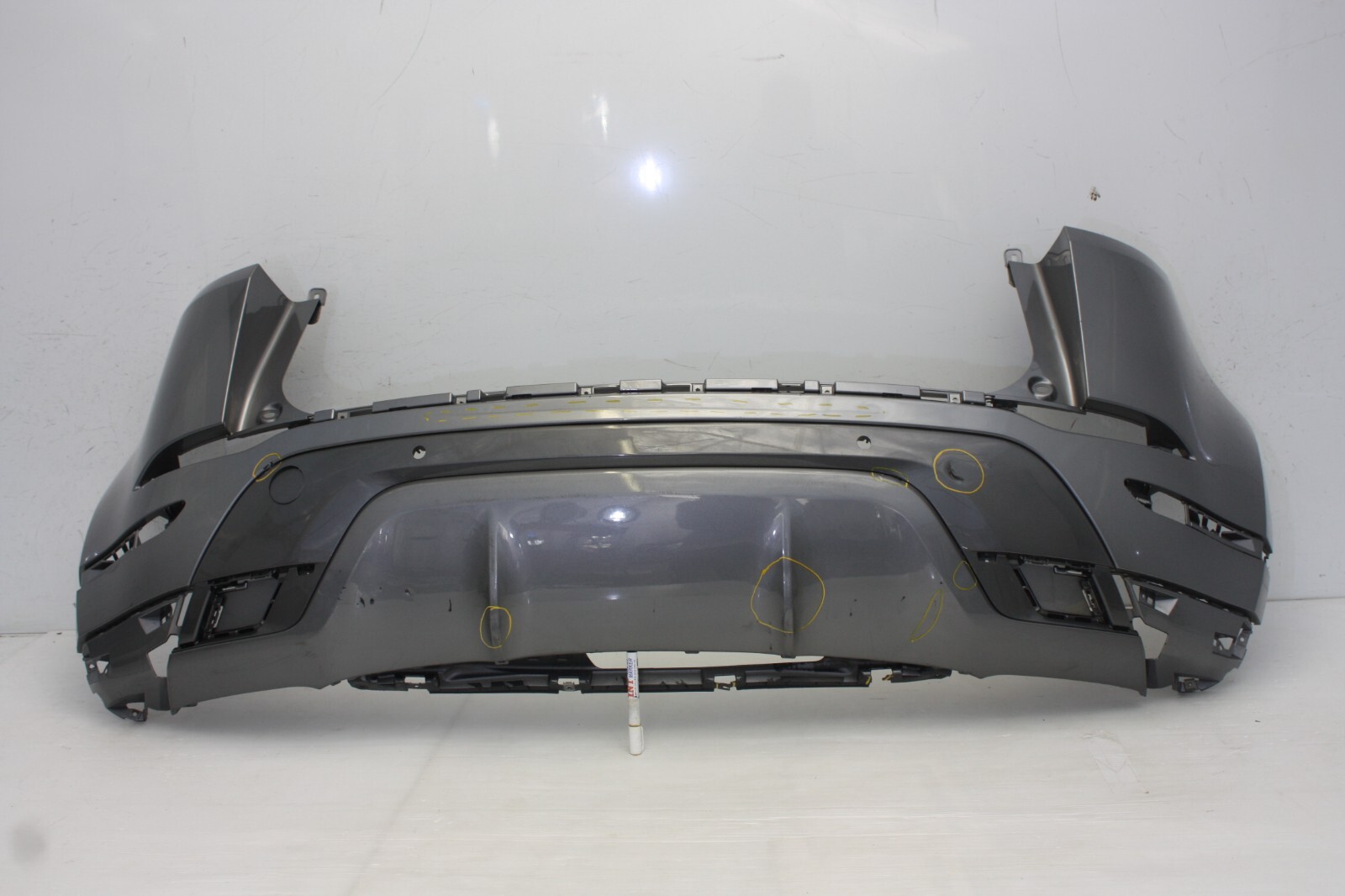 Range Rover Evoque Rear Bumper 2019 ON K8D2-17D781-AAW *GOT DAMAGED SEE ALL PIC*