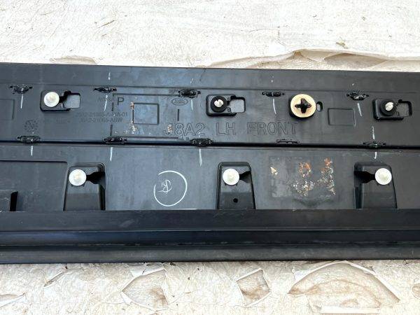 Range Rover Velar L560 Front Left Lower Door Moulding 17 23 J8A2 21065 A Genuine 178507860300 10
