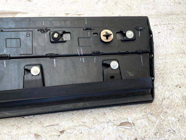 Range Rover Velar L560 Front Left Lower Door Moulding 17 23 J8A2 21065 A Genuine 178507860300 12