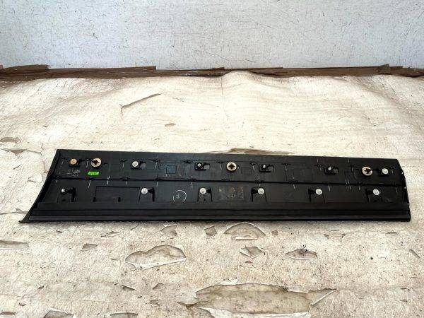 Range Rover Velar L560 Front Left Lower Door Moulding 17 23 J8A2 21065 A Genuine 178507860300 8