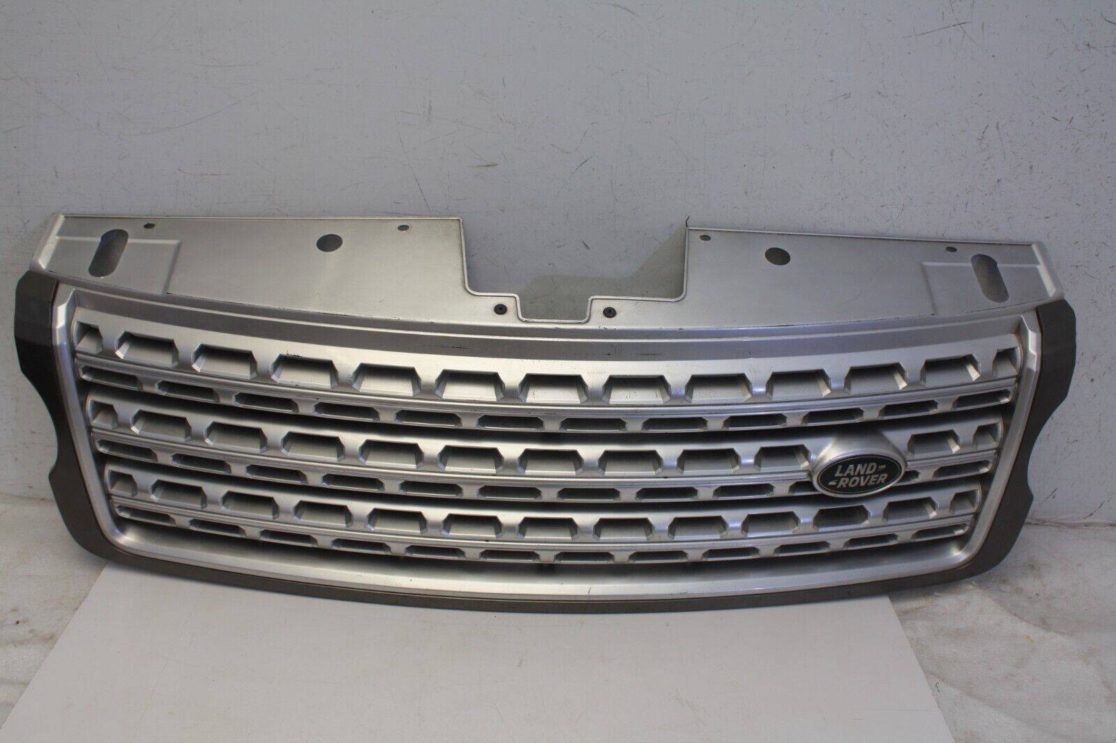 Range Rover Vogue Front Bumper Grill GK52 8200 AA Genuine GOT SCRATCHES 176343351260