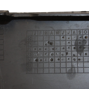 Range Rover Vogue Front Bumper Lower Right Trim 2022 ON M8E2-17E784-A *DAMAGED* - Image 10