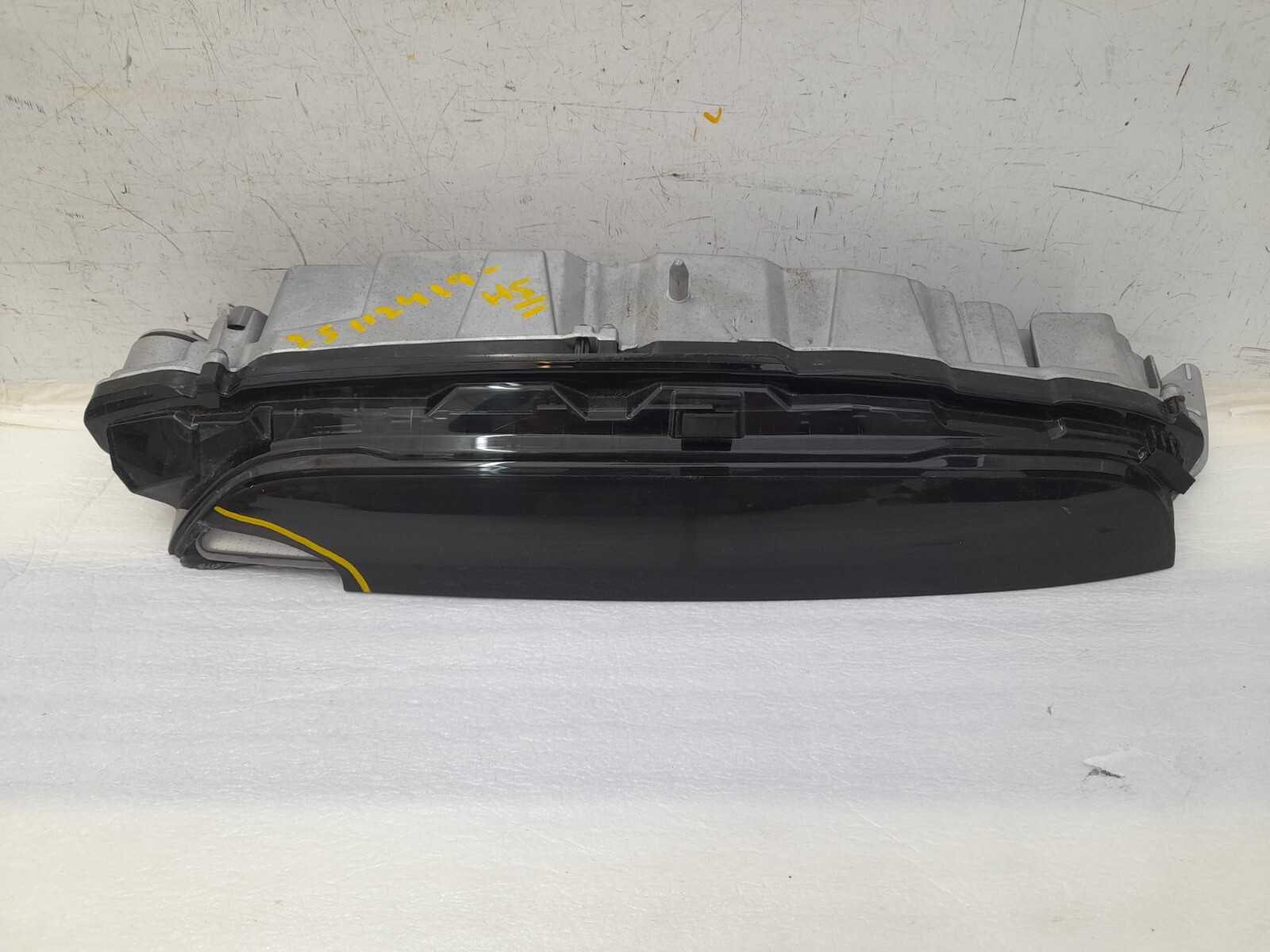 Range Rover Vogue L460 Rear Left Side Light 2022 ON M8E2-13405 Genuine *DAMAGED*
