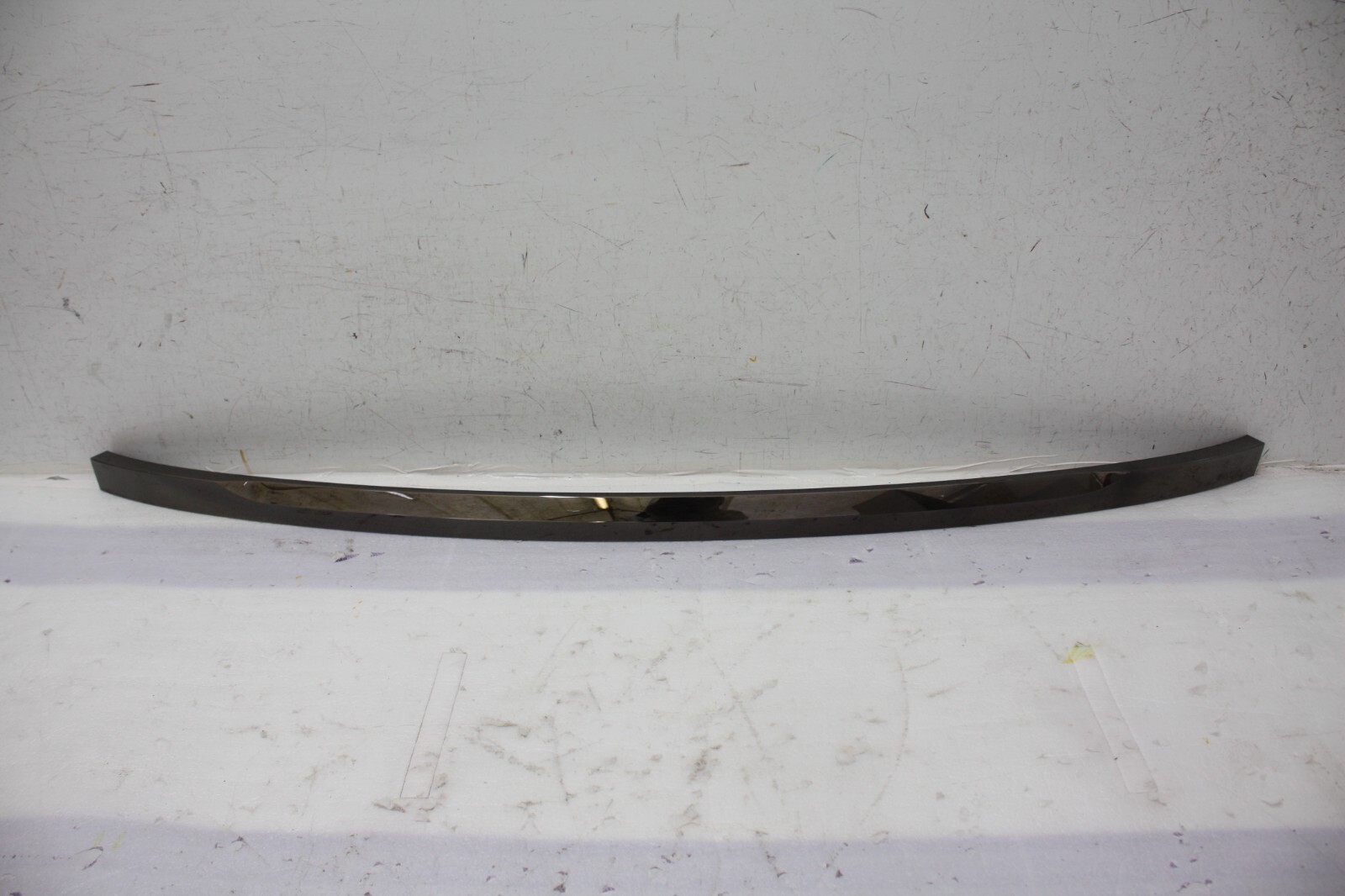 Range Rover Vogue L460 Rear Tailgate Moulding 2022 ON M8E2-404C42 Genuine