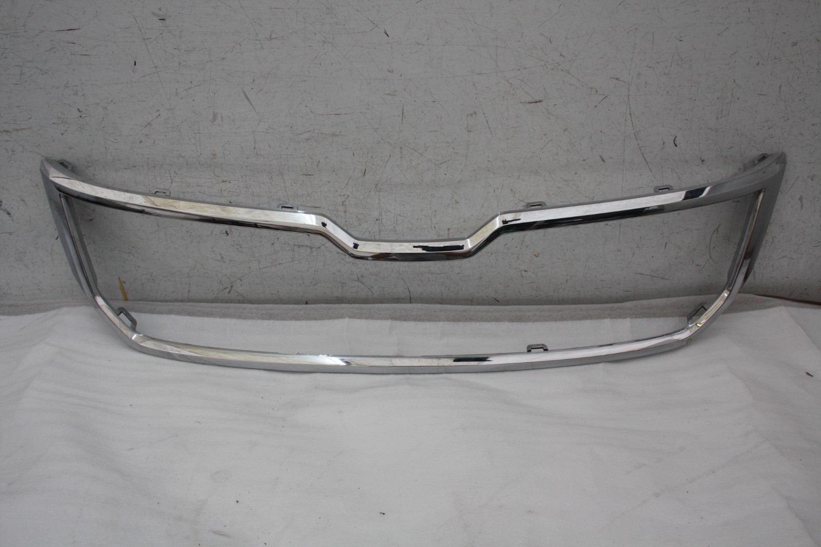 Skoda Kodiaq Front Bumper Grill Surround Chrome 2017 TO 2021 565853761 *DAMAGED*