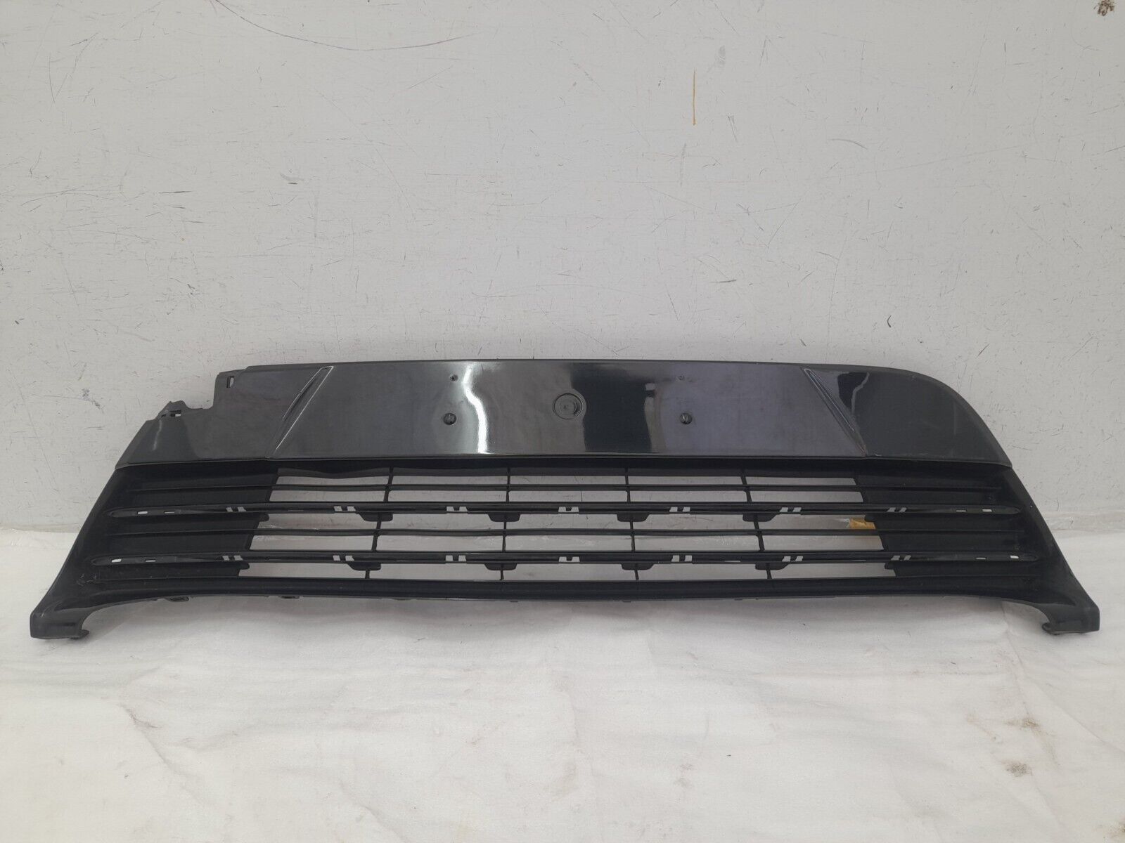 Toyota Auris Front Bumper Lower Grill 53112-0F070 Genuine *DAMAGED*