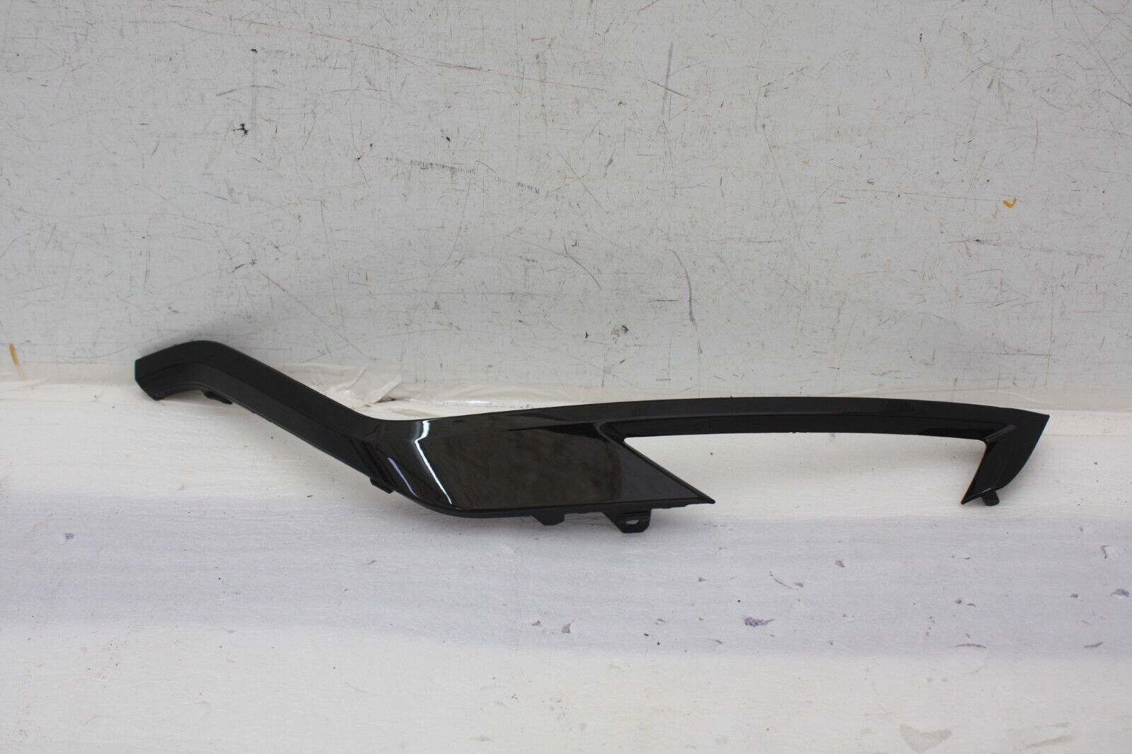 Volvo XC60 Front Bumper Left Trim 2022 ON 32227911 Genuine