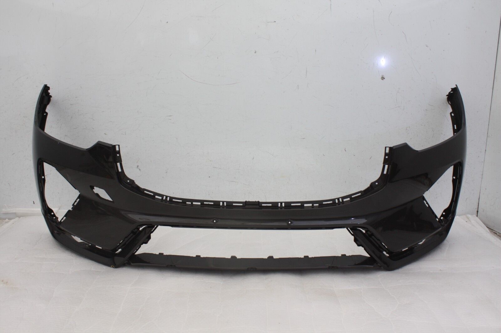 Volvo XC60 R Design Front Bumper 2022 ON 32234958 Genuine *DAMAGED*