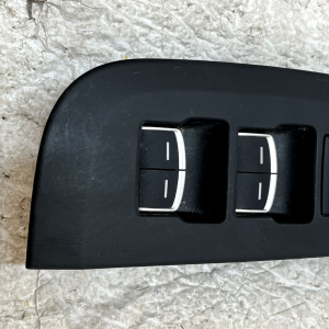 Honda CR-V Front Right Electric Window Control Switch 2018 - 2023 M64590 Genuine - Image 6