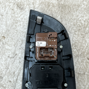 Honda CR-V Front Right Electric Window Control Switch 2018 - 2023 M64590 Genuine - Image 8