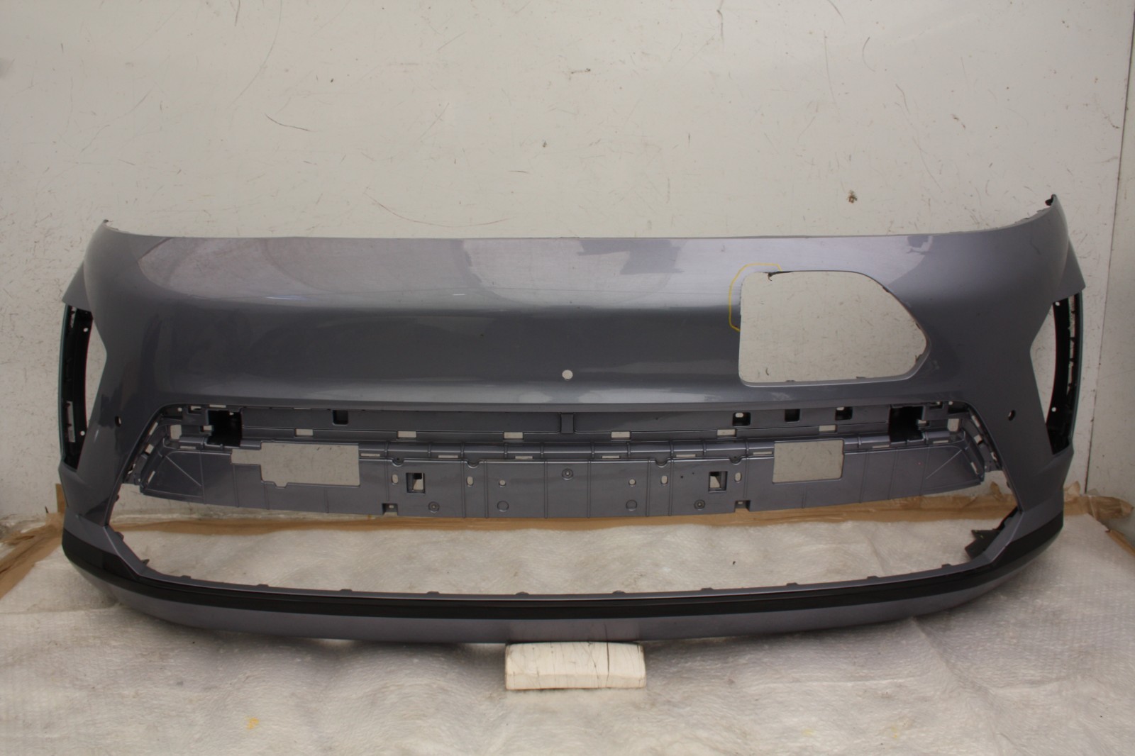 Hyundai Kona Electric Front Bumper 2024 ON 86511-HF000 Genuine *DAMAGED*