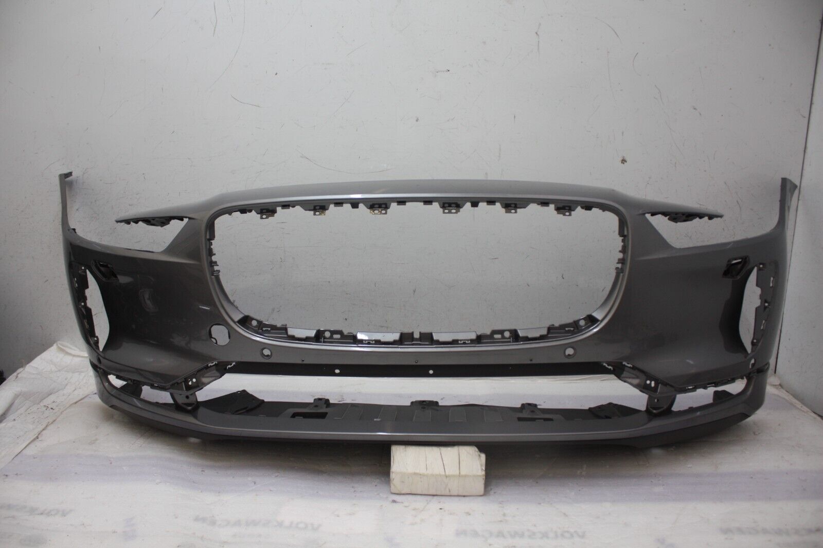 Jaguar I Pace X590 Front Bumper 2018 ON J9D3-17F775-A Genuine *FIXING DAMAGED*