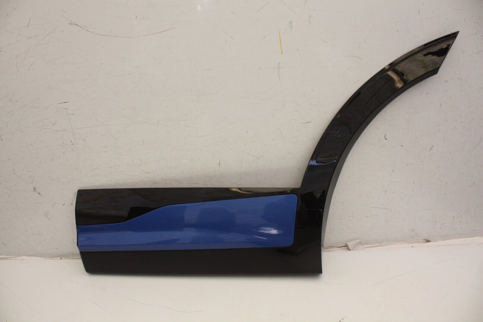 Kia Sportage Rear Left Door Moulding 22 ON 87733-R2300 Genuine *FIXING DAMAGED*