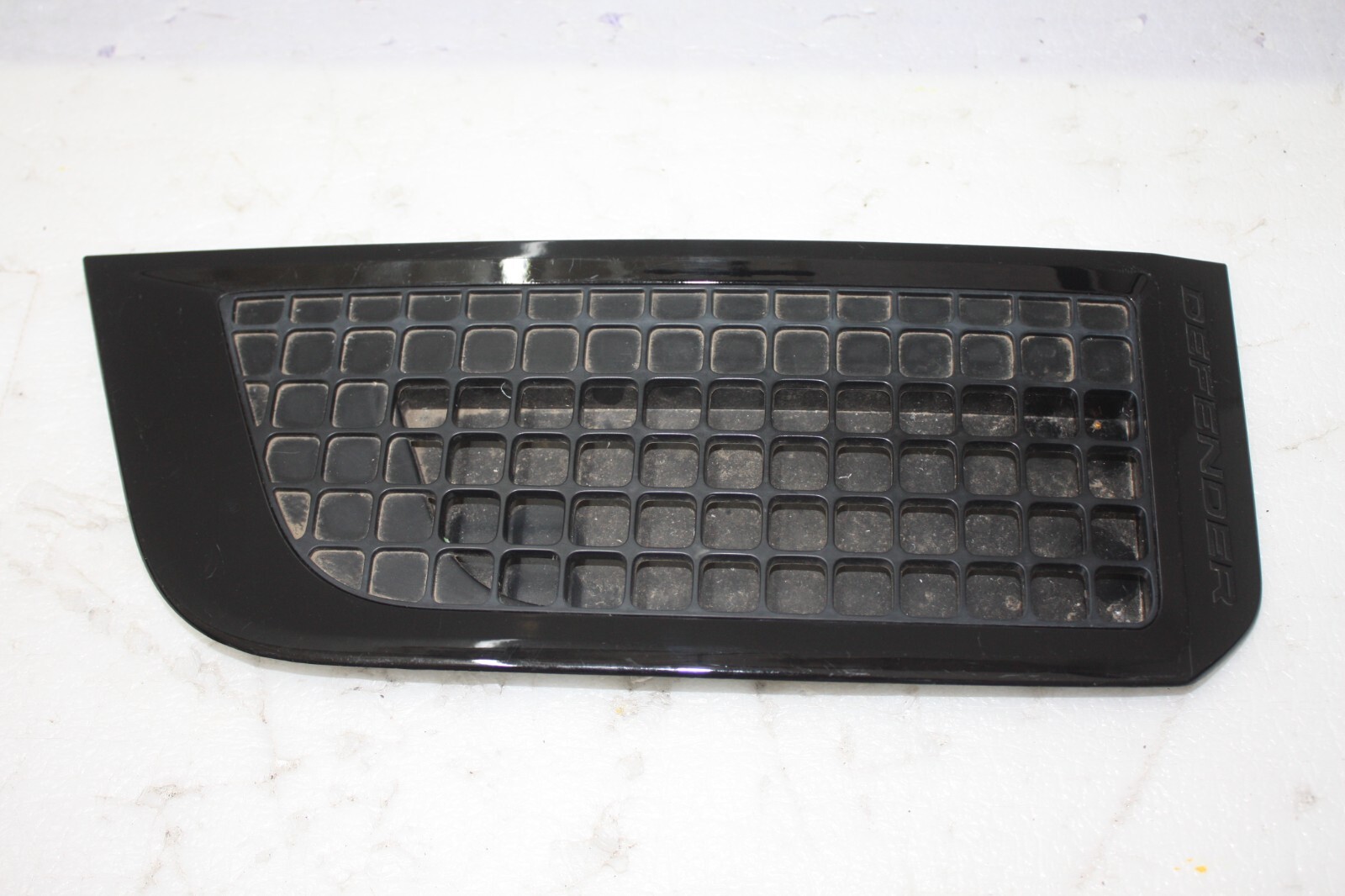 Land Rover Defender Front Right Wing Grill 2019 ON N8B2-280B10-BA Genuine