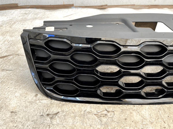 Land Rover Discovery 5 Front Bumper Upper Grille 2017 ON MY42 8200 AD Genuine 178238661411 2
