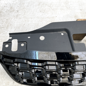 Land Rover Discovery 5 Front Bumper Upper Grille 2017 ON MY42-8200-AD Genuine - Image 5
