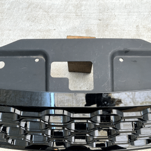 Land Rover Discovery 5 Front Bumper Upper Grille 2017 ON MY42-8200-AD Genuine - Image 6