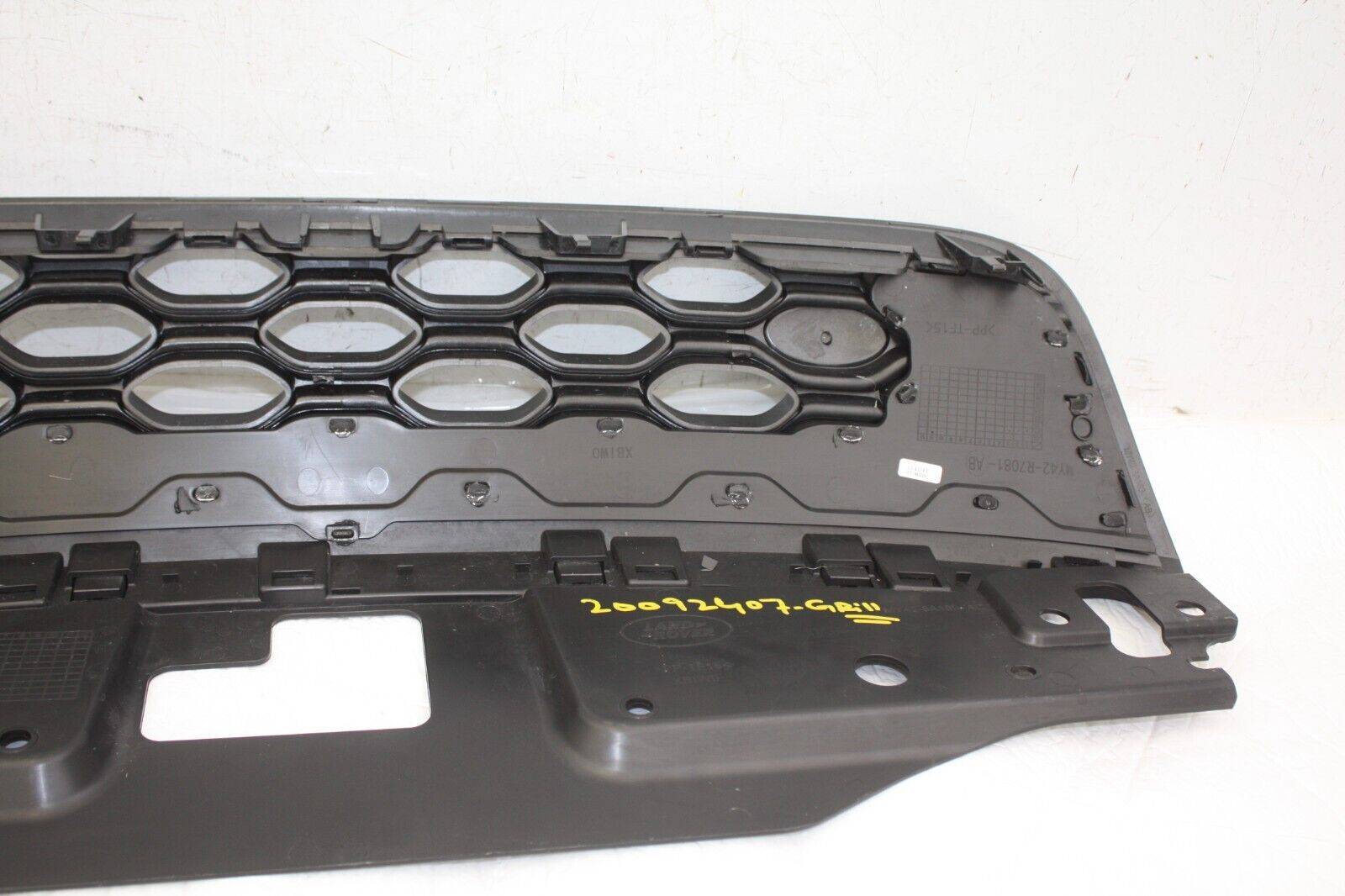 Land-Rover-Discovery-Dynamic-2021-L462-Front-Bumper-Grill-MY42-8200-AC-Genuine-176587080641-9