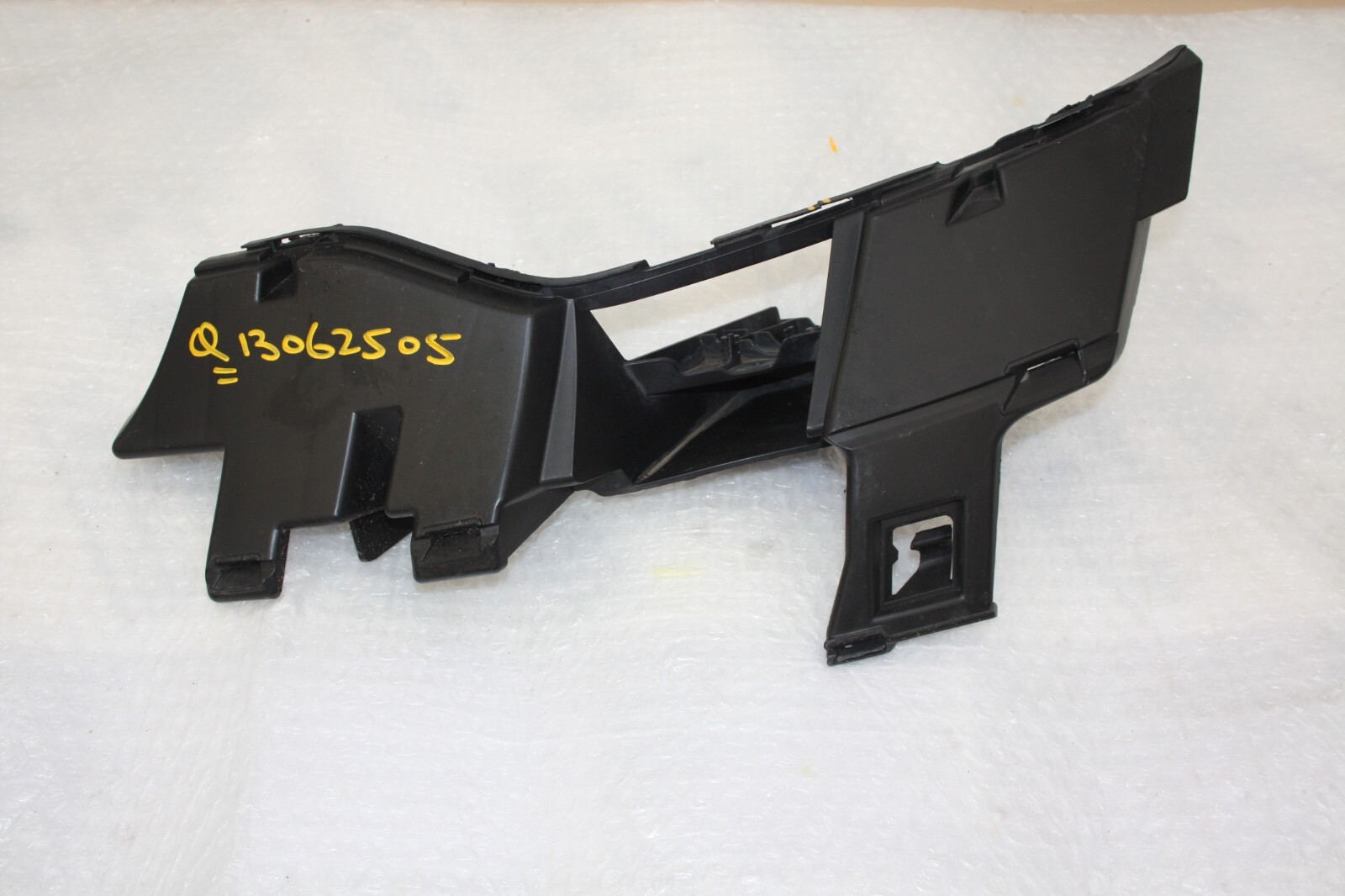 Land Rover Discovery L462 Front Bumper Left Bracket 2017 ON HY32-17C863-AA