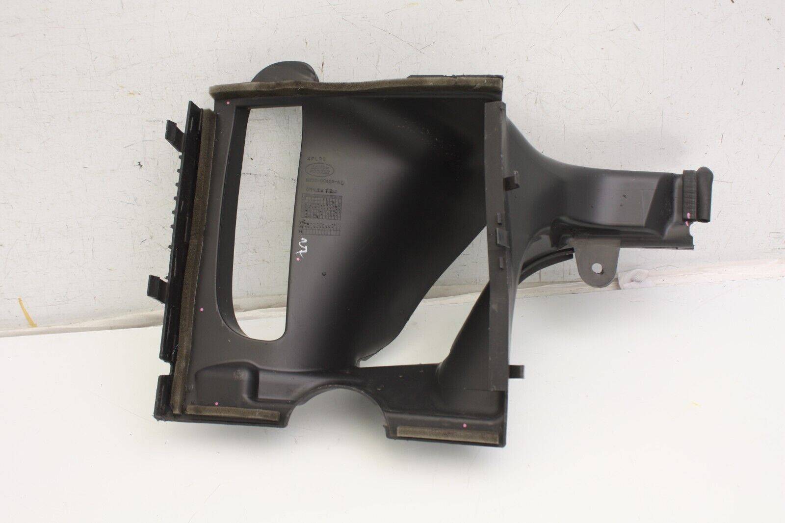 Land-Rover-Discovery-L462-Front-Left-Air-Duct-HY32-8C465-AD-Genuine-176599477681-7