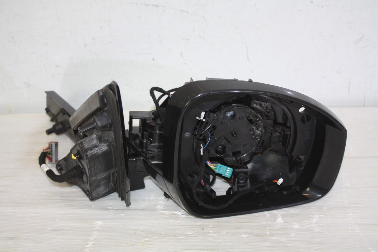 Land Rover Discovery L462 Right Side Mirror 2017 On HY32-17682-TD Genuine