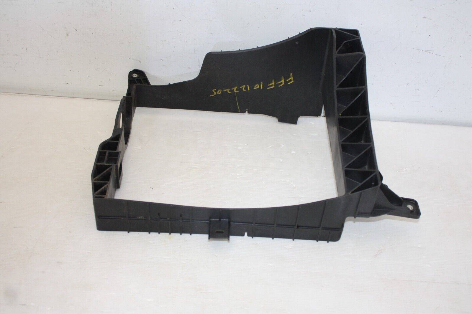 Land-Rover-Discovery-Right-side-Inter-Cooler-Air-Induct-LPLA-8A107-BC-Genuine-175553641421-4