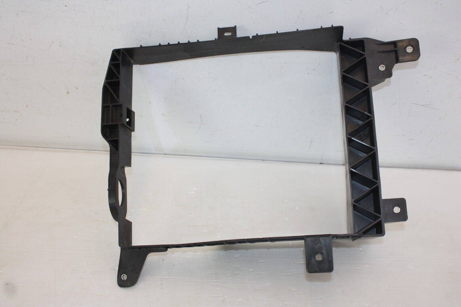 Land-Rover-Discovery-Right-side-Inter-Cooler-Air-Induct-LPLA-8A107-BC-Genuine-175553641421