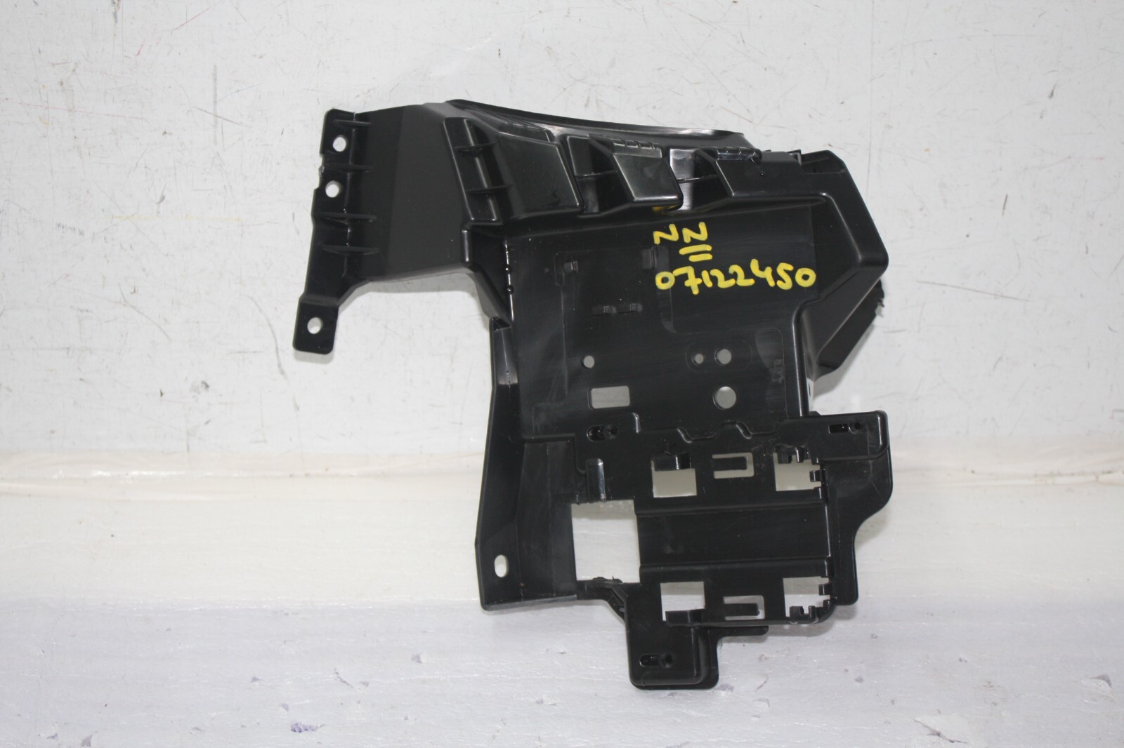 Land Rover Discovery Sport L550 Rear Bumper Left Bracket 2019 ON MK72-17E801-A