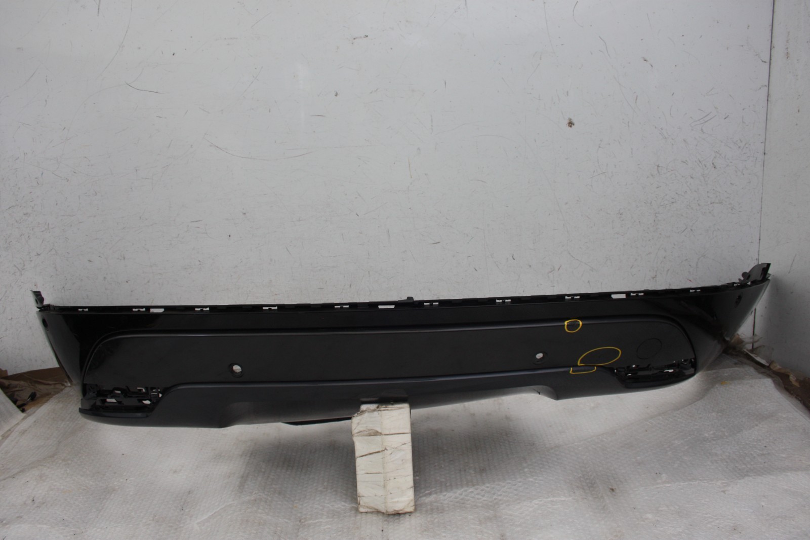 Range Rover Velar L560 Rear Bumper 2023 ON N8A2-17A958-C Genuine *DAMAGED*