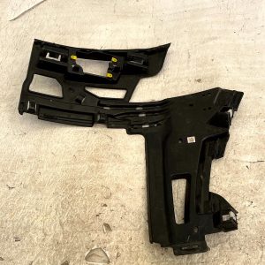 Range Rover Vogue L460 Front Bumper Right Bracket 2022 ON M8E2-17C862-A Genuine - Image 7