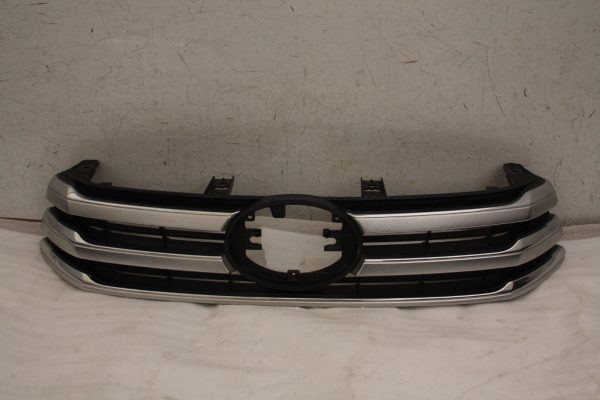Toyota-Hilux-Front-Bumper-Grill-Genuine-177293166381
