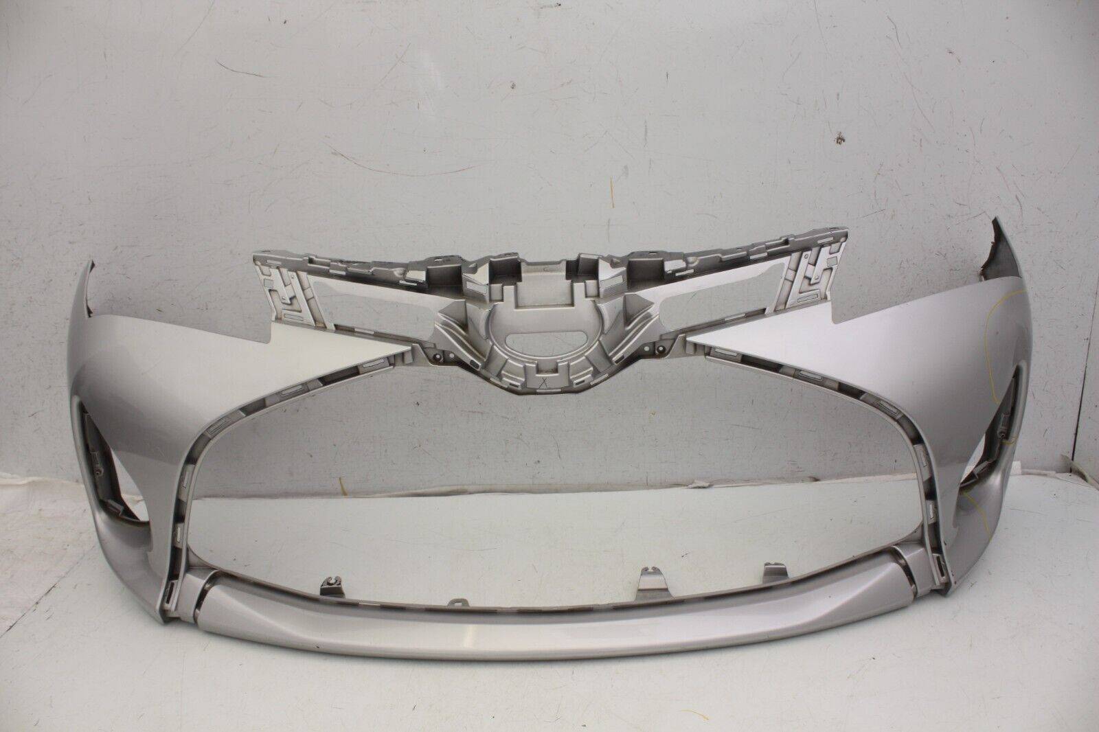 Toyota Yaris Front Bumper 2014 TO 2017 52119 0D660 Genuine DAMAGED 176618390081