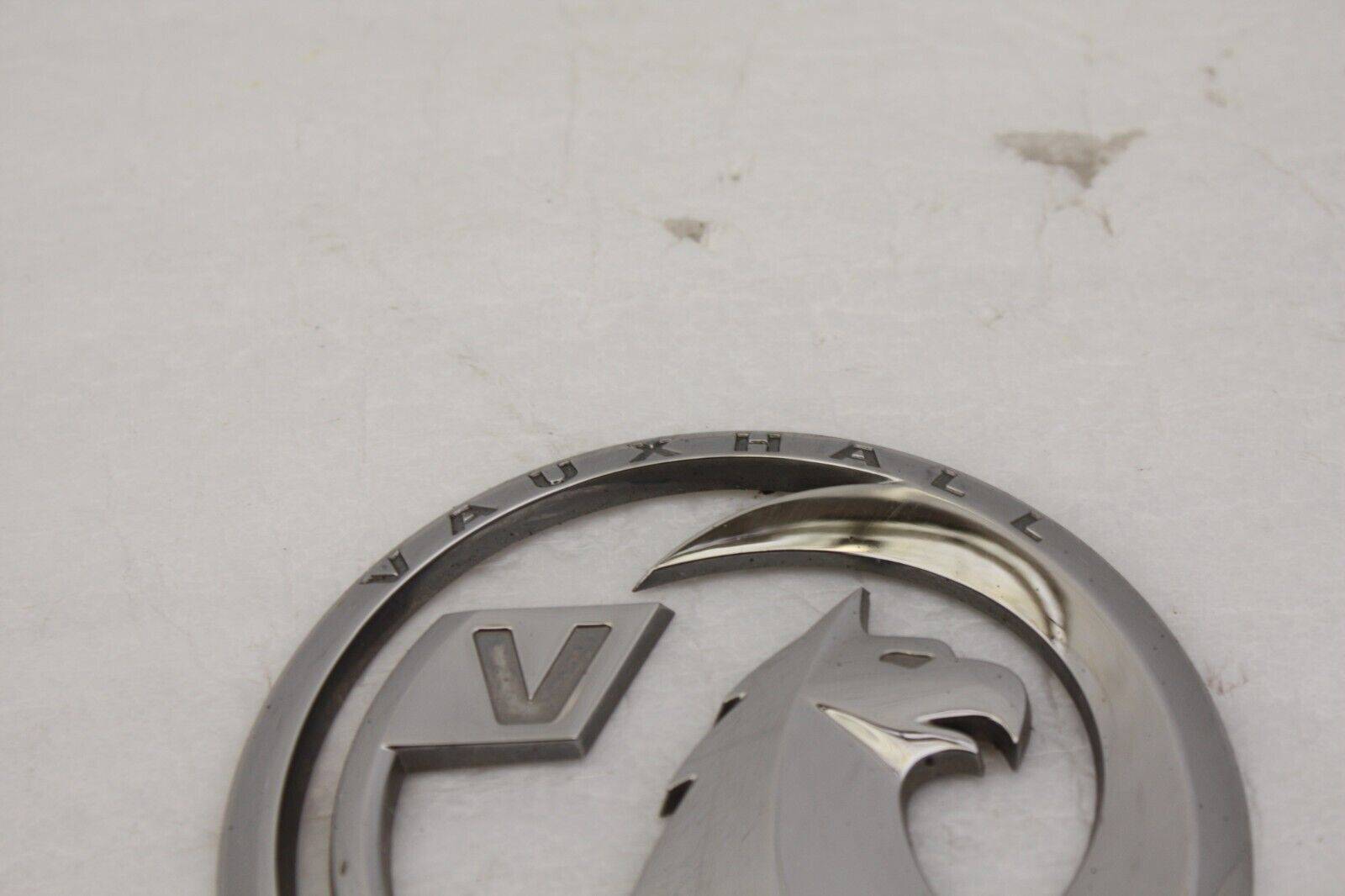 Vauxhall-Vivaro-Rear-Emblem-Badge-9827801777-Genuine-176398806811-2