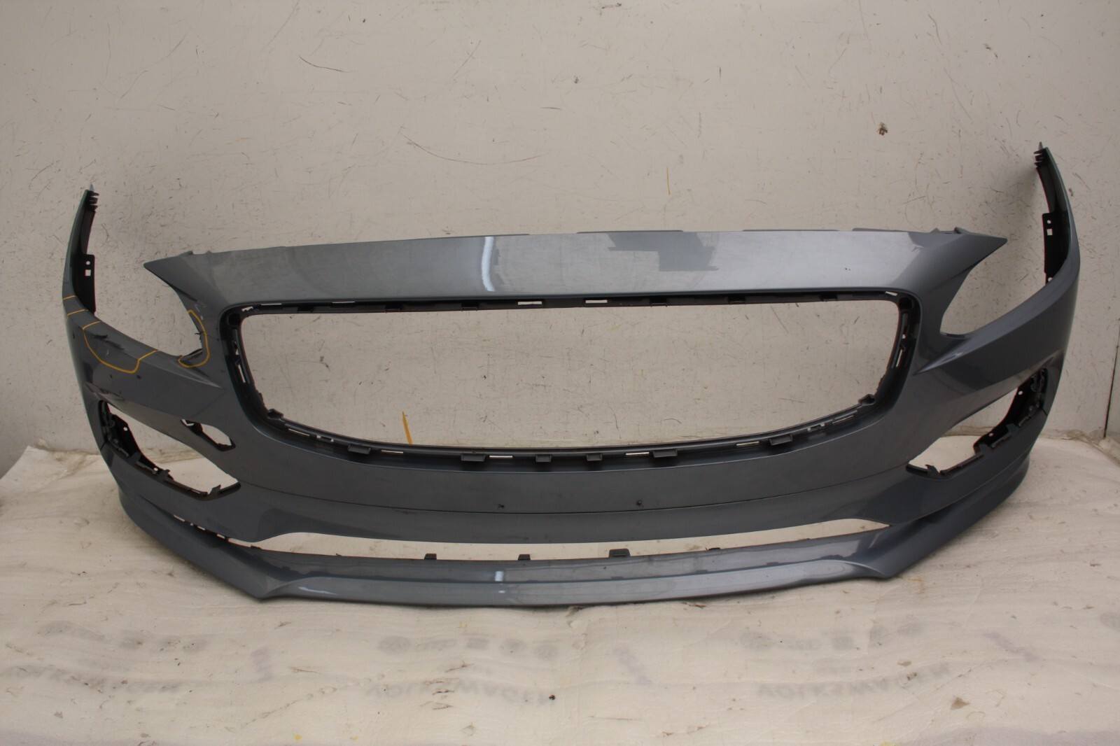 Volvo V90 R Design Front Bumper 2016 TO 2023 31690971 Genuine *DAMAGED*