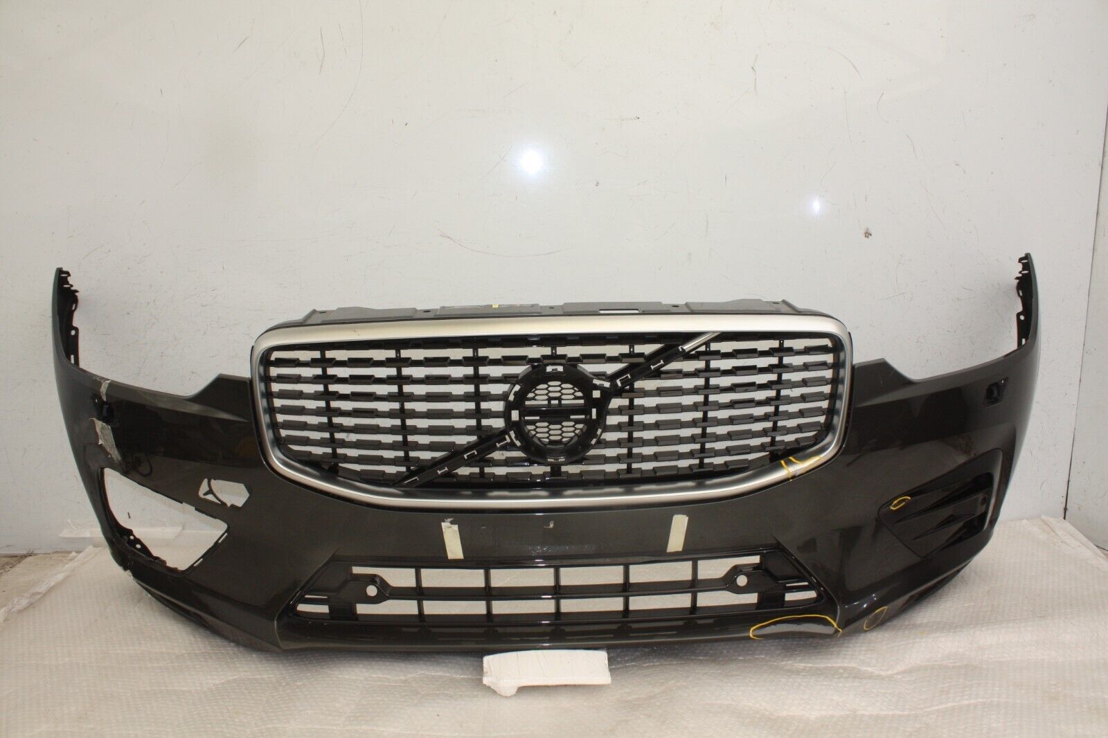 Volvo XC60 Front Bumper 2017 TO 2022 31449127 Genuine *DAMAGED*