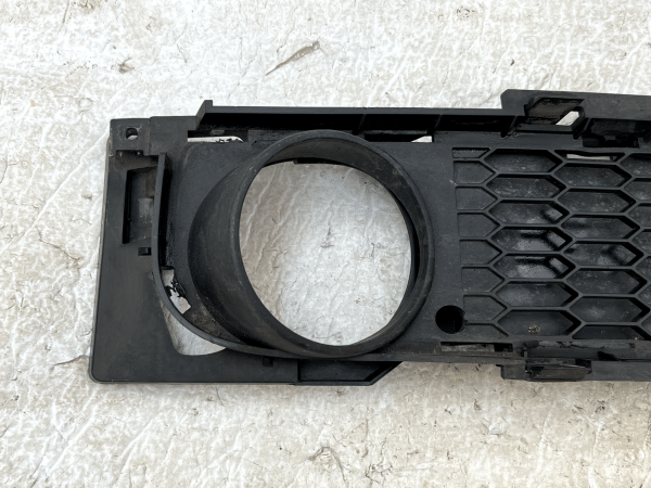 BMW 3 E90 E91 Front Bumper Left Fog Light Grille Trim 05-08 51117906497 Genuine 1 BMW 3 E90 E91 Front Bumper Left Fog Light Grille Trim 05 08 51117906497 Genuine 178510567652 2