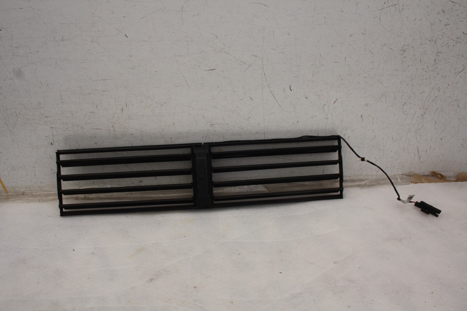 BMW X1 F48 Front Air Duct Shutter Grill 2015 TO 2019 9319918 Genuine