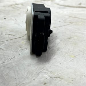 BMW X5 G05 HVAC Air Intake Actuator Motor 5811R1000 Genuine - Image 4