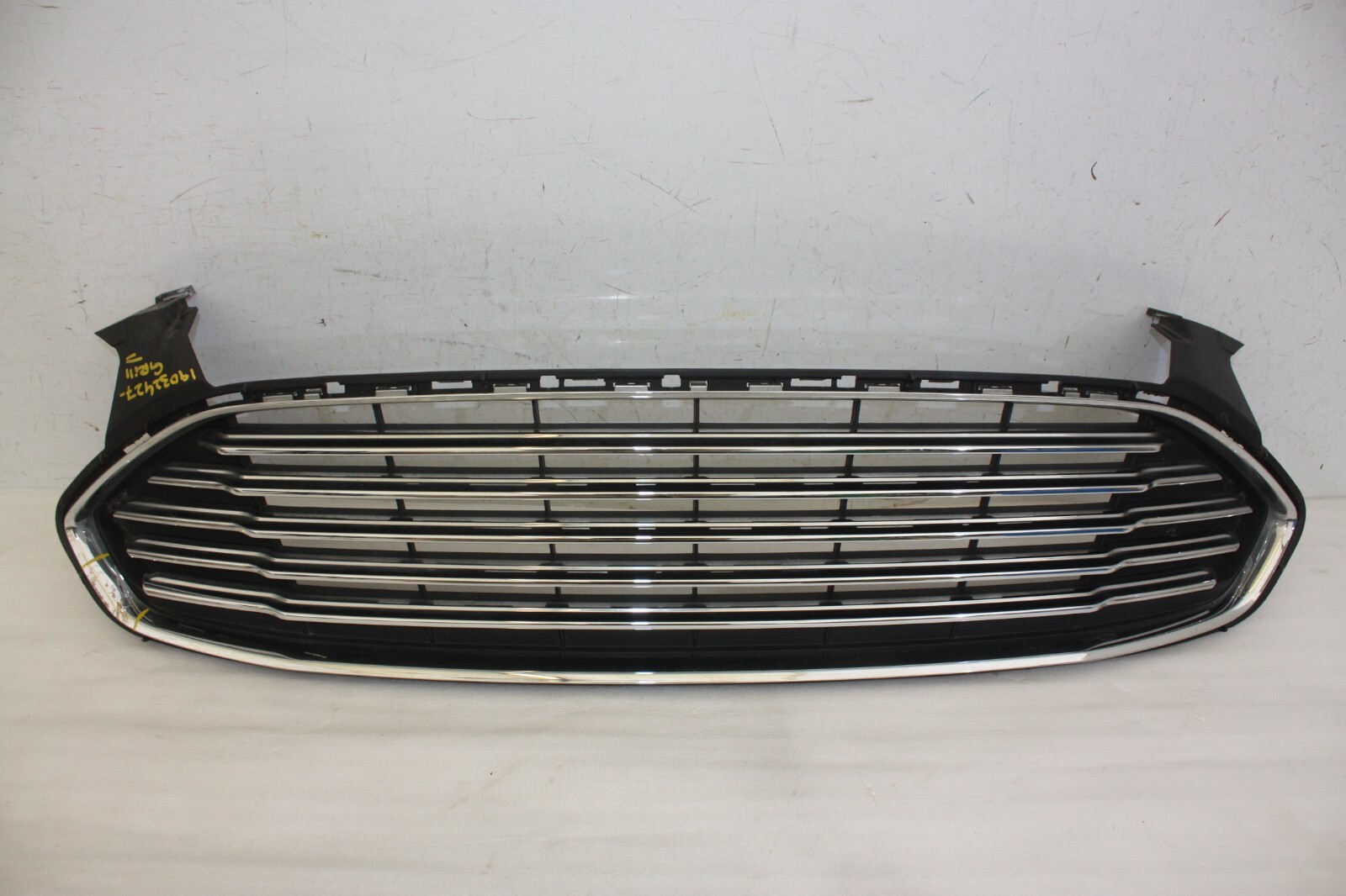 Ford Mondeo Front Bumper Grill 2015-2019 DS73-8150-J Genuine *DAMAGED*