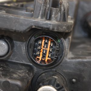 Kia Carens Right Side Headlight Genuine *DAMAGED* - Image 12